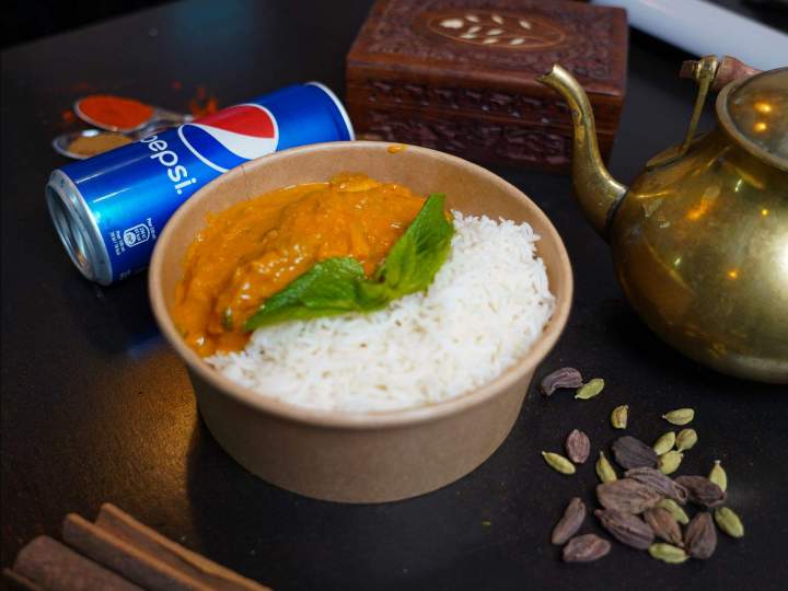 Votre festin indien, prêt à partir.